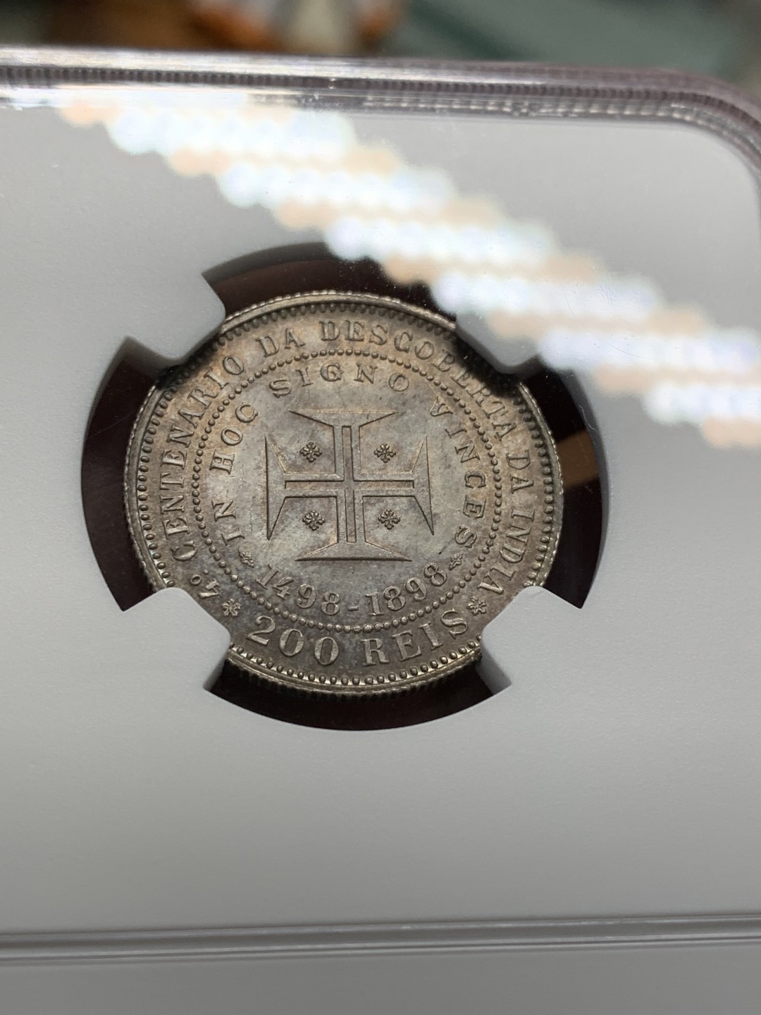 《竞宝斋》第93场-本周日，周一2场连拍（全场不限金额包邮） NGC-MS62 葡萄牙 1898年发现印度纪念 200R银币 五彩包浆 非常漂亮的毫子