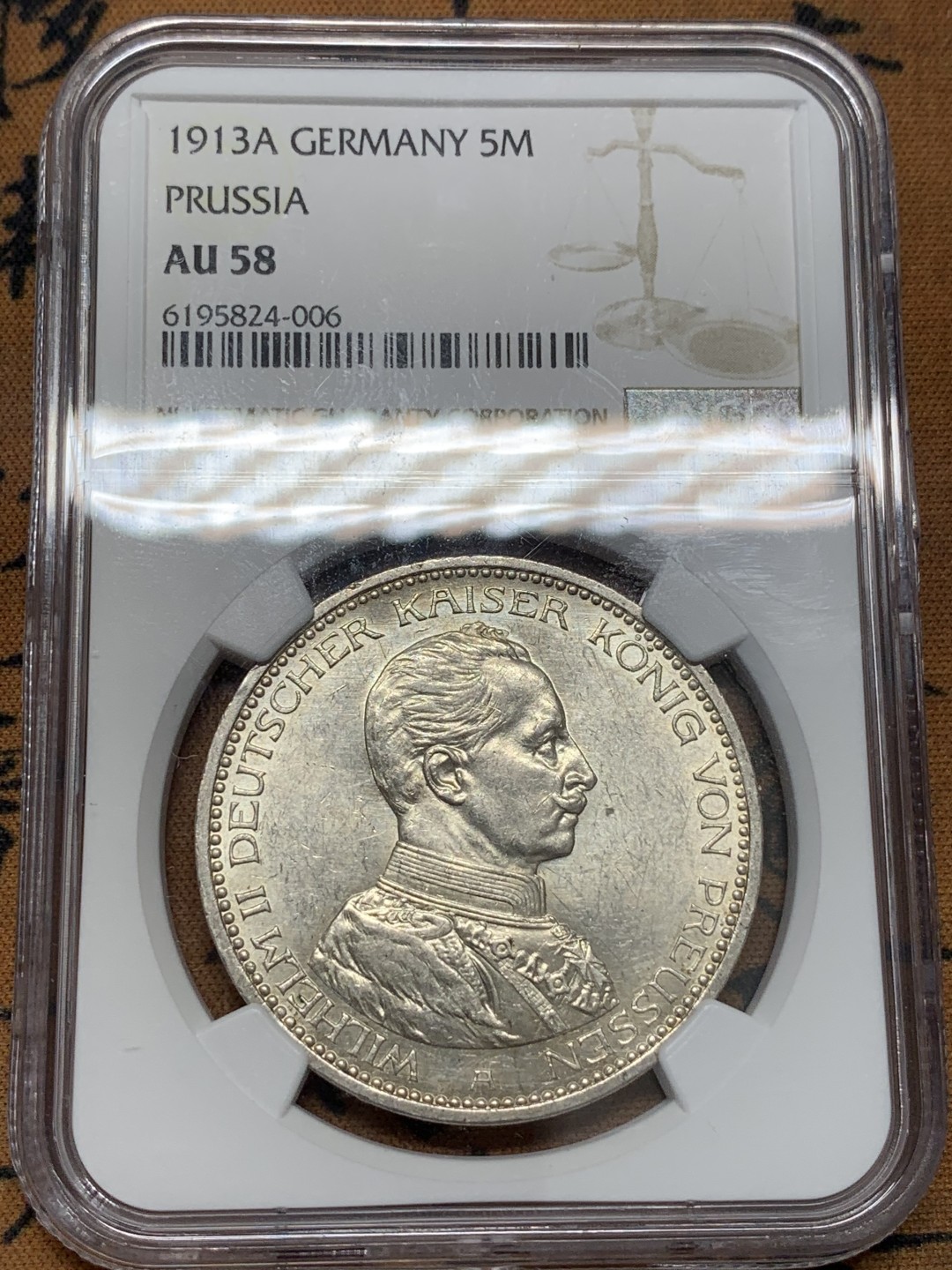 《竞宝斋》第93场-本周日，周一2场连拍（全场不限金额包邮） NGC AU-58 德国 德意志 1913年 威廉二世军装 5马克，强原光、带转光。