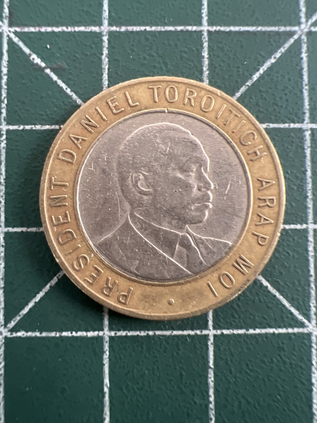 泡泡堂第八十期  世界硬币纪念章邮票专场（无押金，无佣金，捡漏，全场20包邮，偏远地区除外） 肯尼亚十先令中年