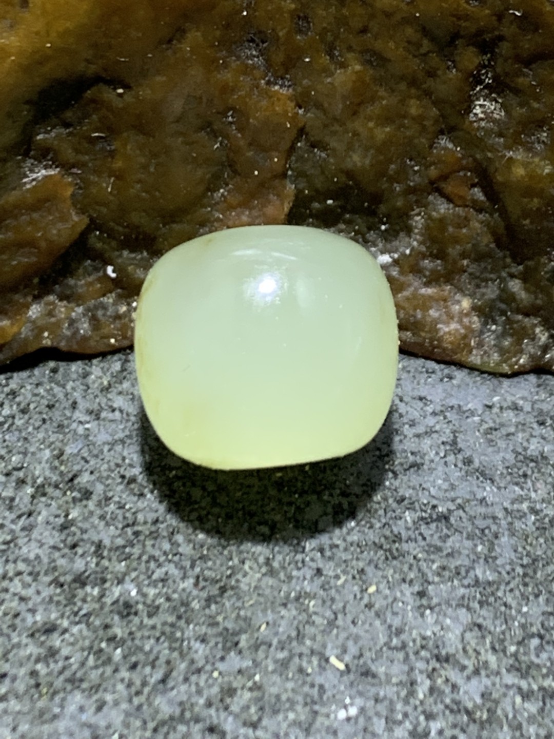 天然青海料和田玉水草沁随形桶珠一颗