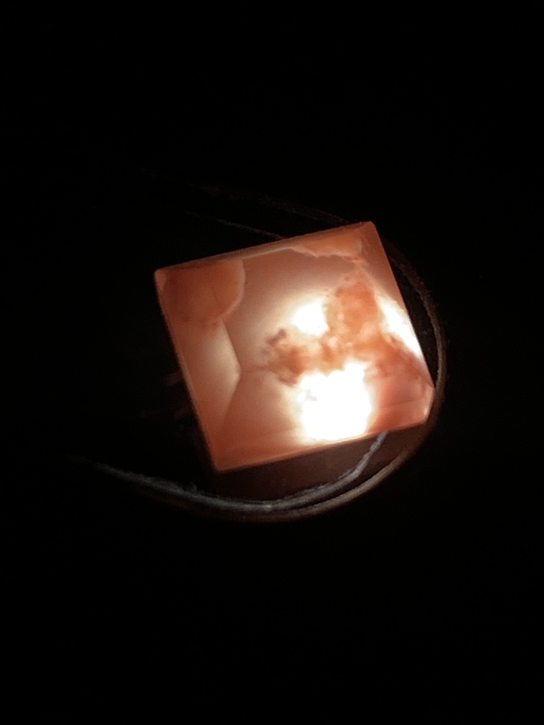 精美南红玛瑙钻石切戒面一个，