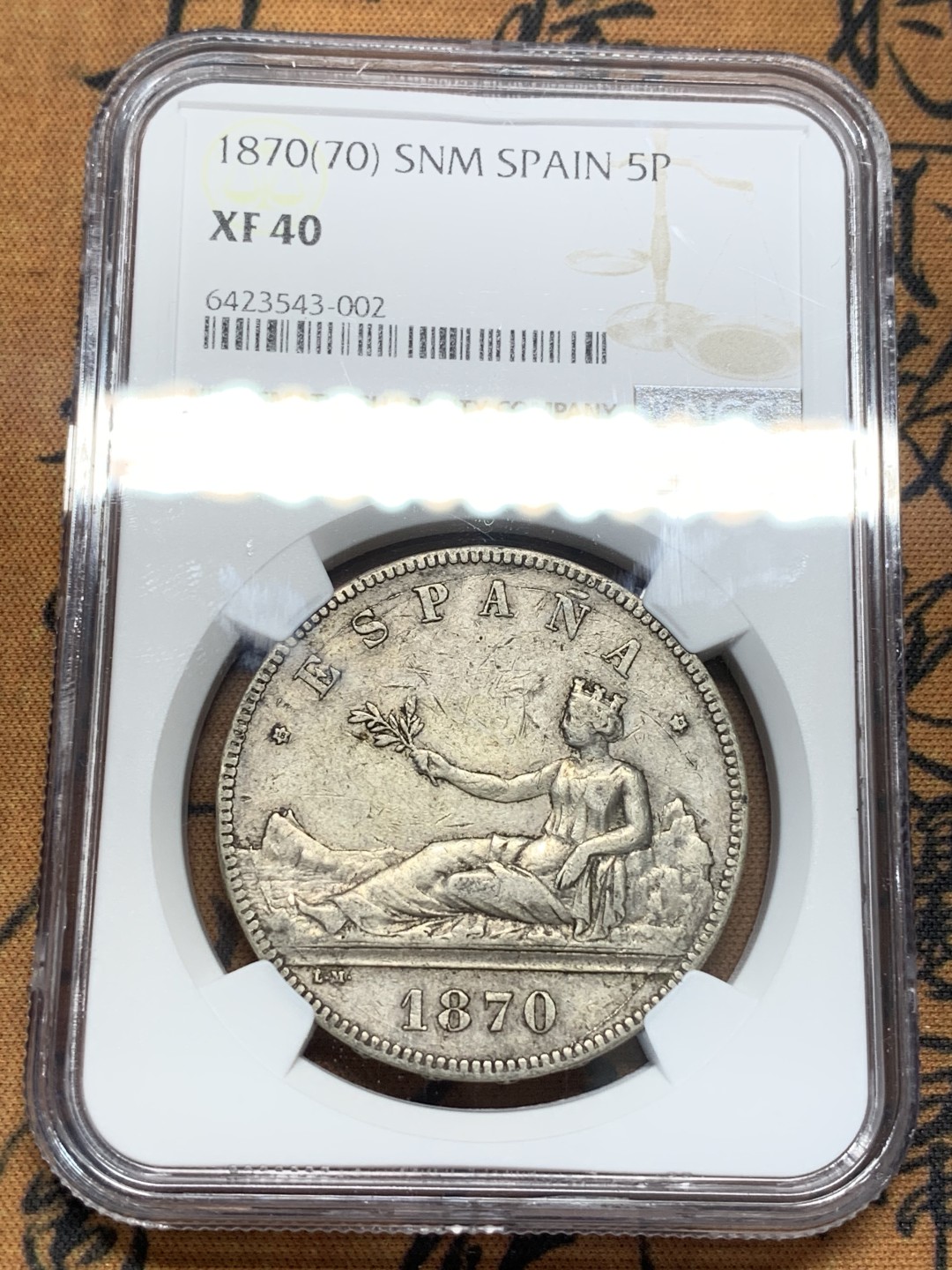 《竞宝斋》第93场-本周日，周一2场连拍（全场不限金额包邮） NGC XF40 西班牙 1870年 拿花女神5比塞塔双柱银币 老包浆原状态 