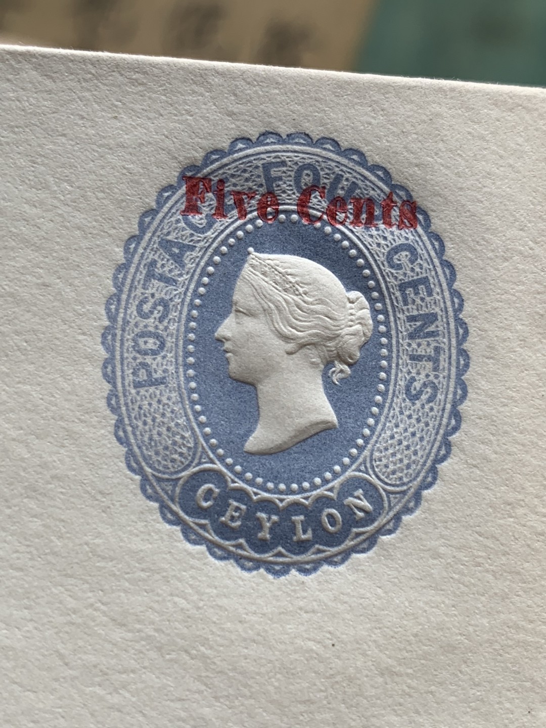 《竞宝斋》第93场-本周日，周一2场连拍（全场不限金额包邮） 锡兰 1885年 古典邮资封，压凸维多利亚女王海峡铜币同款头像 压印起伏大，非常漂亮  4 cents改值5 cents