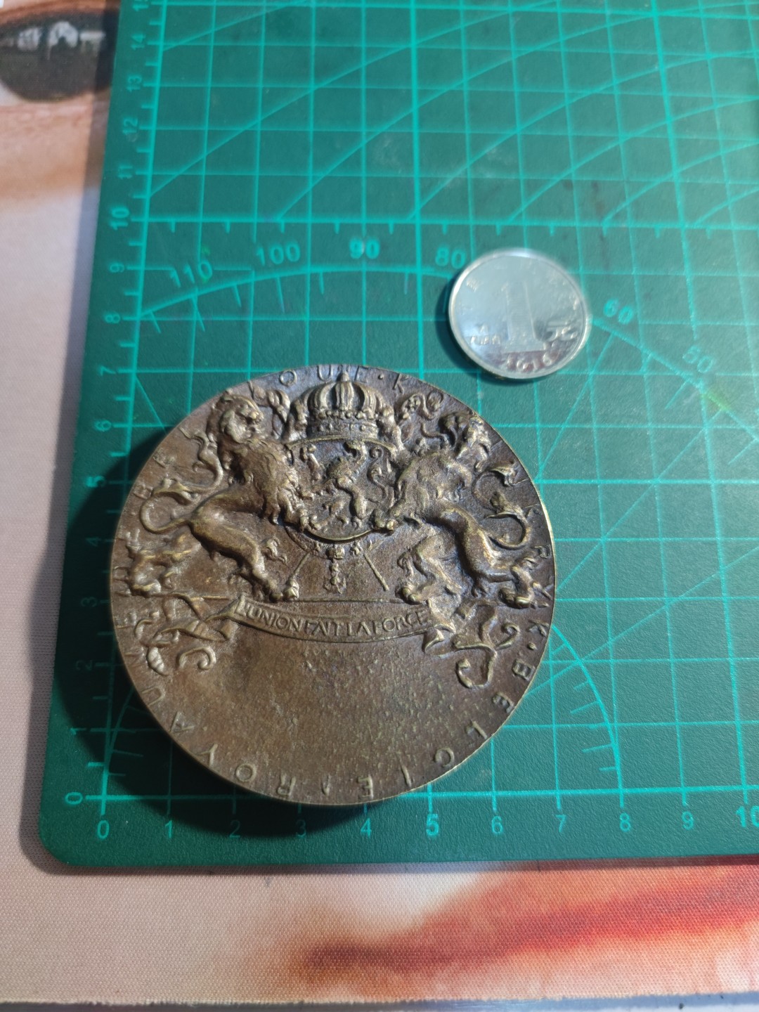 gush小明20220908周四 1897布鲁塞尔博览会纪念章 不是常见的红铜版，这枚青铜的不知道是同期其他版本还是后铸的，自行斟酌