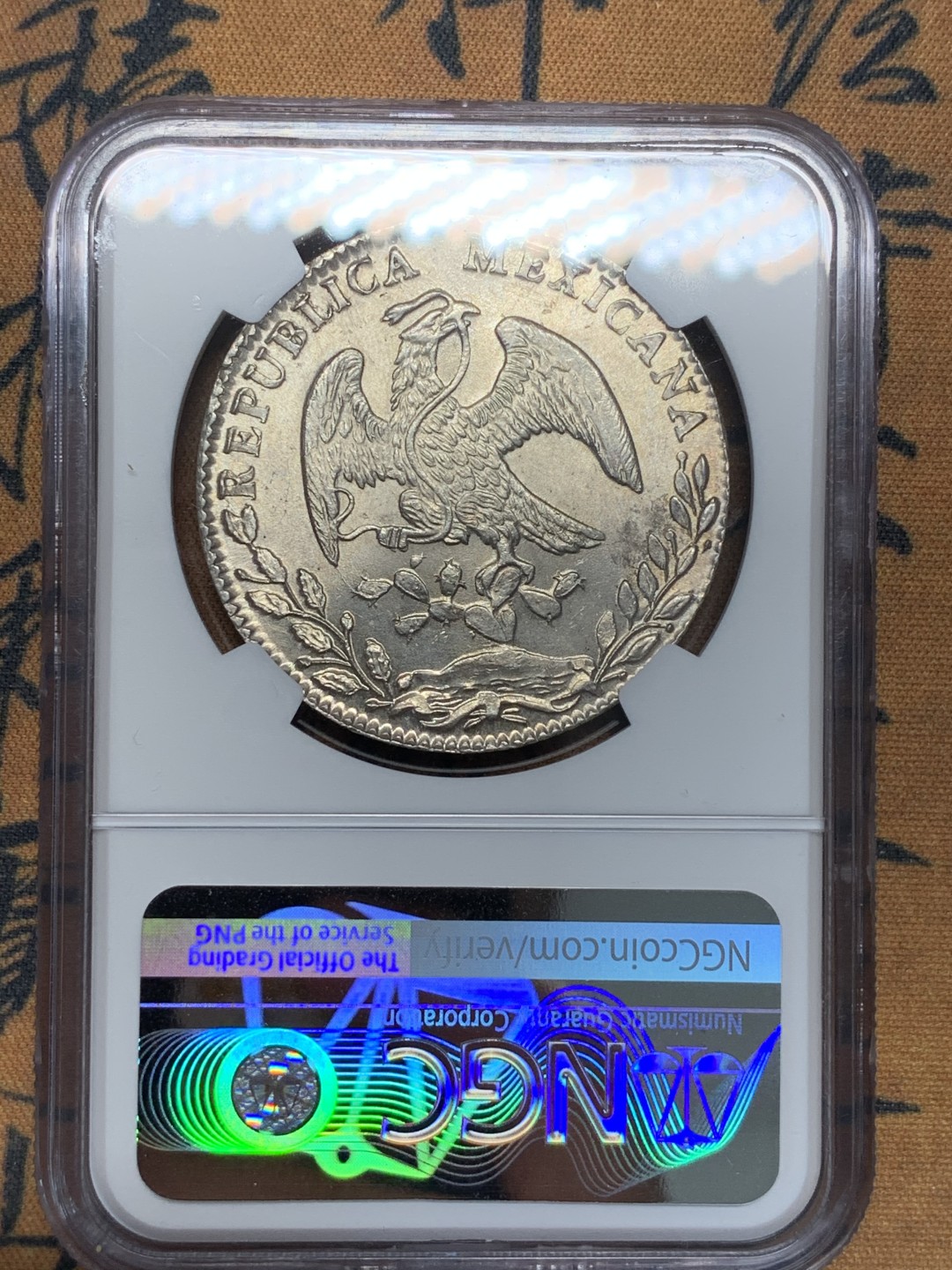 《竞宝斋》第93场-本周日，周一2场连拍（全场不限金额包邮） NGC MS62  墨西哥 1884年GO 版 8R 鹰洋 大银币 状态细节都很好 羽毛全