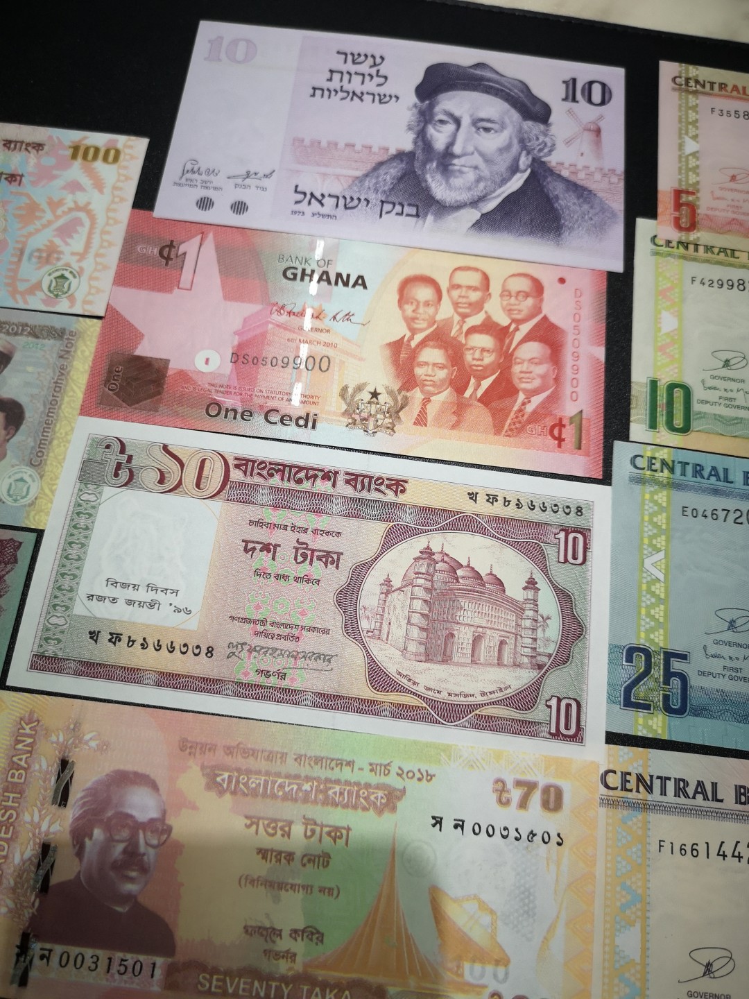 《外钞收藏家》第二百零一期 四个国家13张纸币 全新UNC