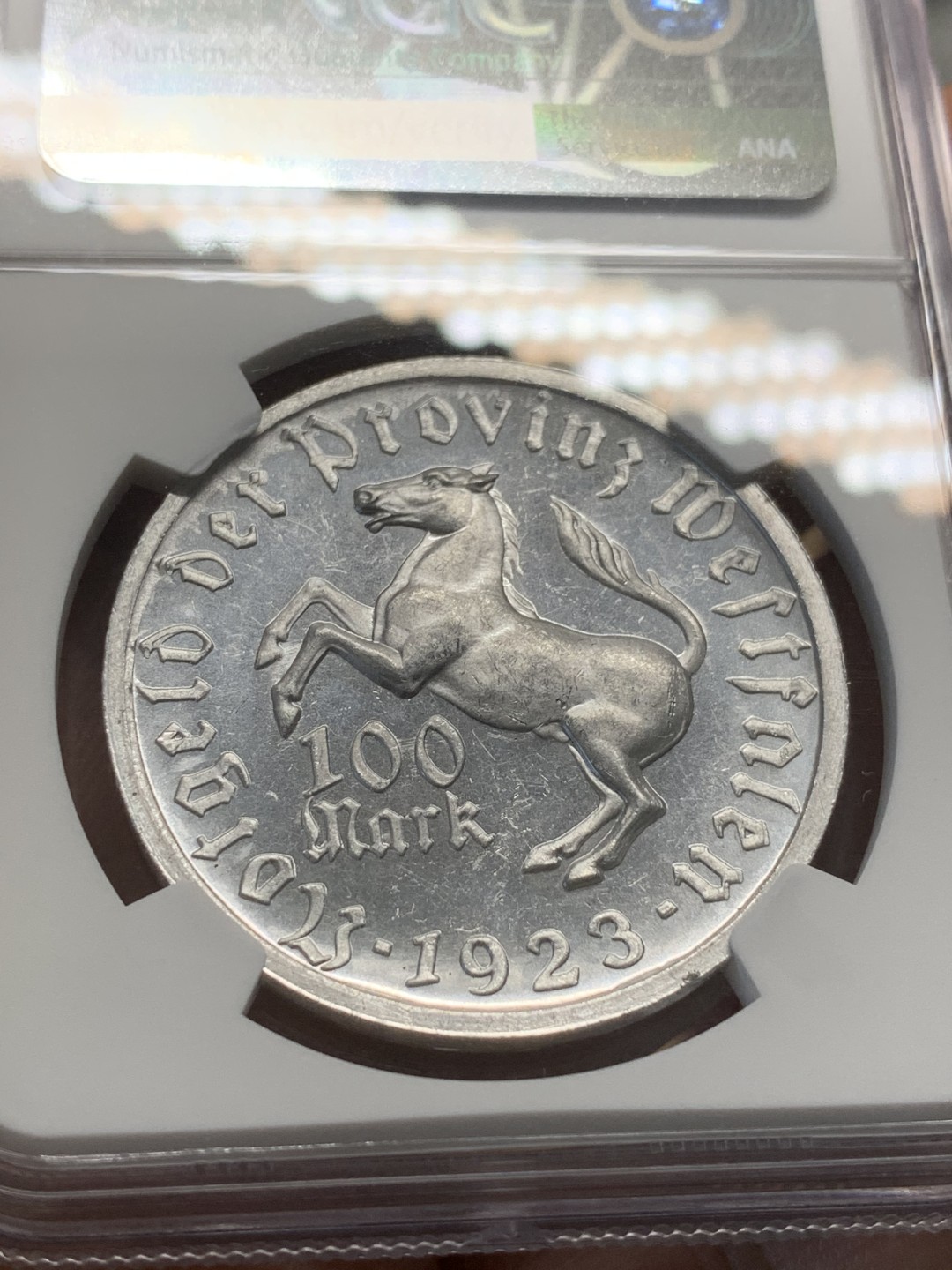 《竞宝斋》第93场-本周日，周一2场连拍（全场不限金额包邮） NGC-MS62 德国紧急时期1923威斯特伐利亚100马克 大铝币 盒子顶部边缘有裂