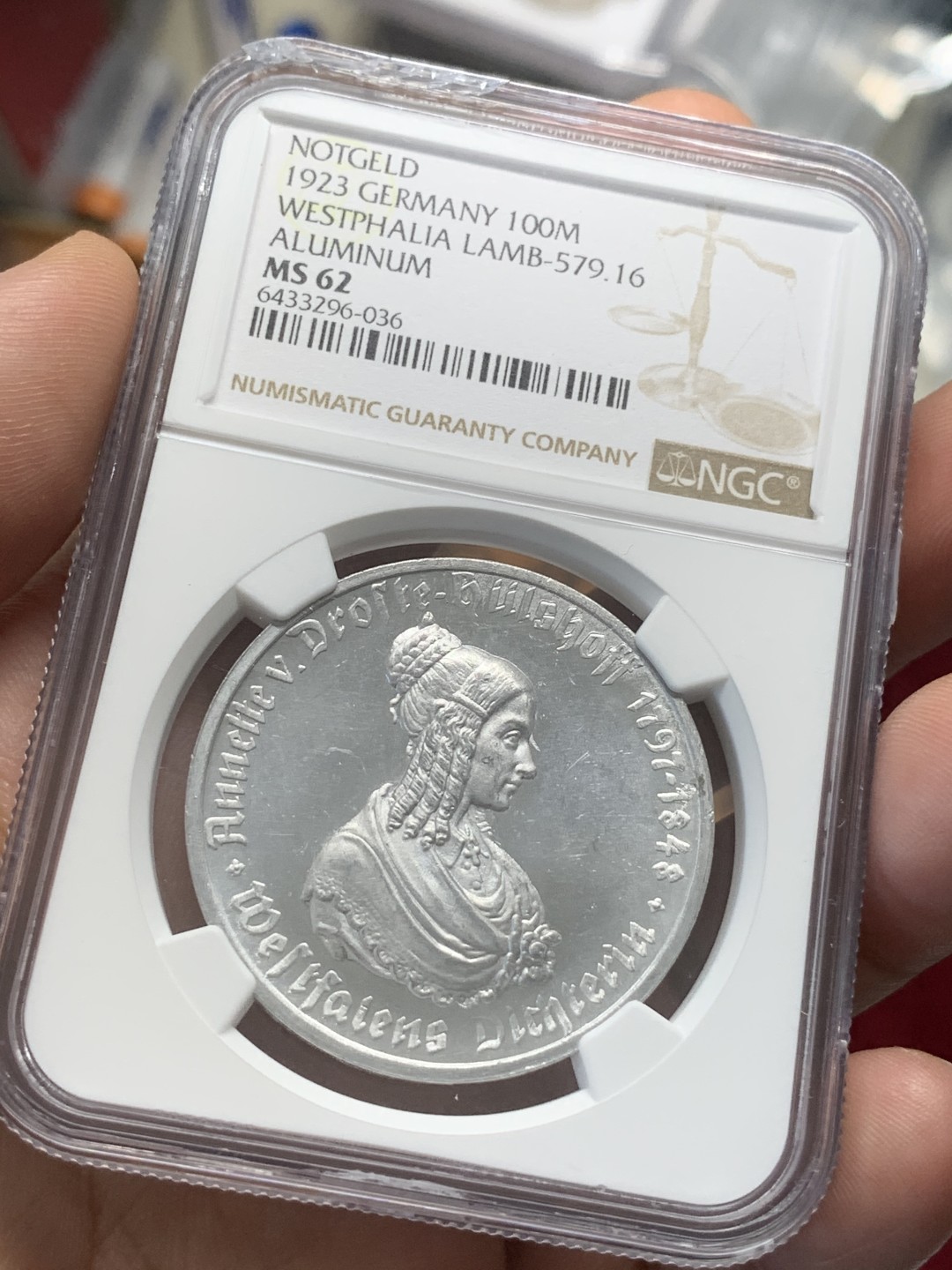 《竞宝斋》第93场-本周日，周一2场连拍（全场不限金额包邮） NGC-MS62 德国紧急时期1923威斯特伐利亚100马克 大铝币 盒子顶部边缘有裂