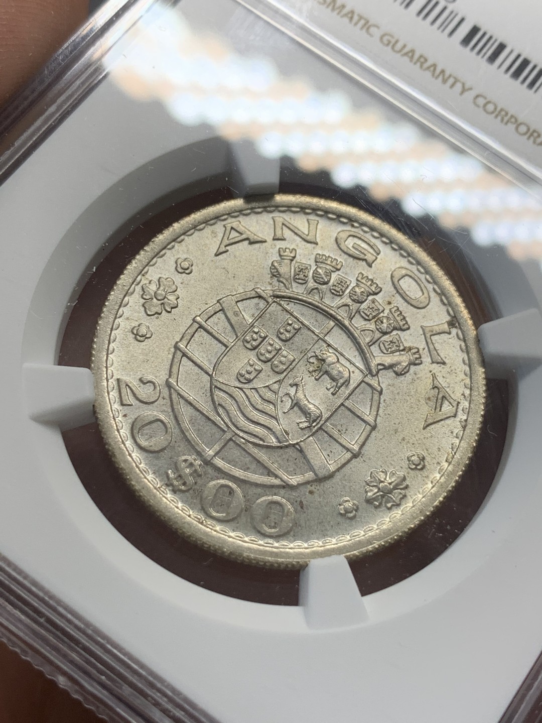 《竞宝斋》第93场-本周日，周一2场连拍（全场不限金额包邮） NGC-MS65 葡属安哥拉1955年20埃斯库多银币 高分好品