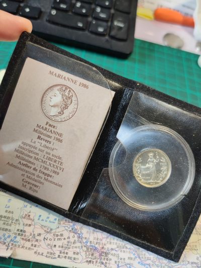gush小明20220908周四 - 1989法国小银章带证 巴黎造币厂复刻1789银币