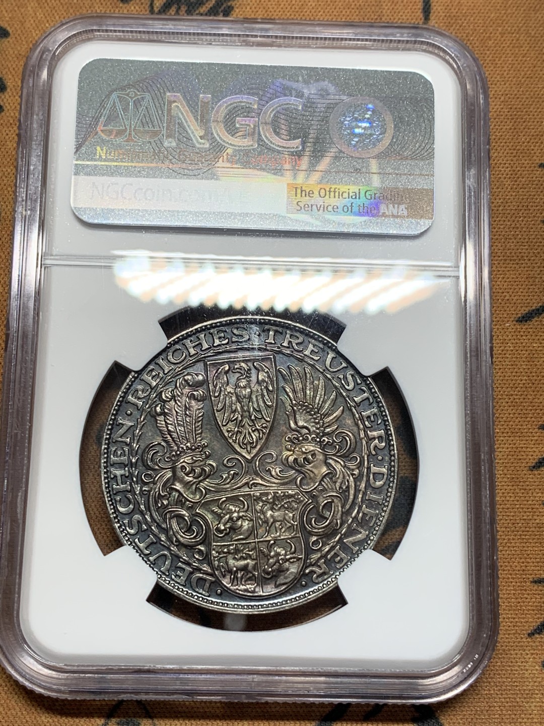 《竞宝斋》第93场-本周日，周一2场连拍（全场不限金额包邮） NGC-UNC 德国兴登堡 1927年 5马克型 币章 黑漆古包浆