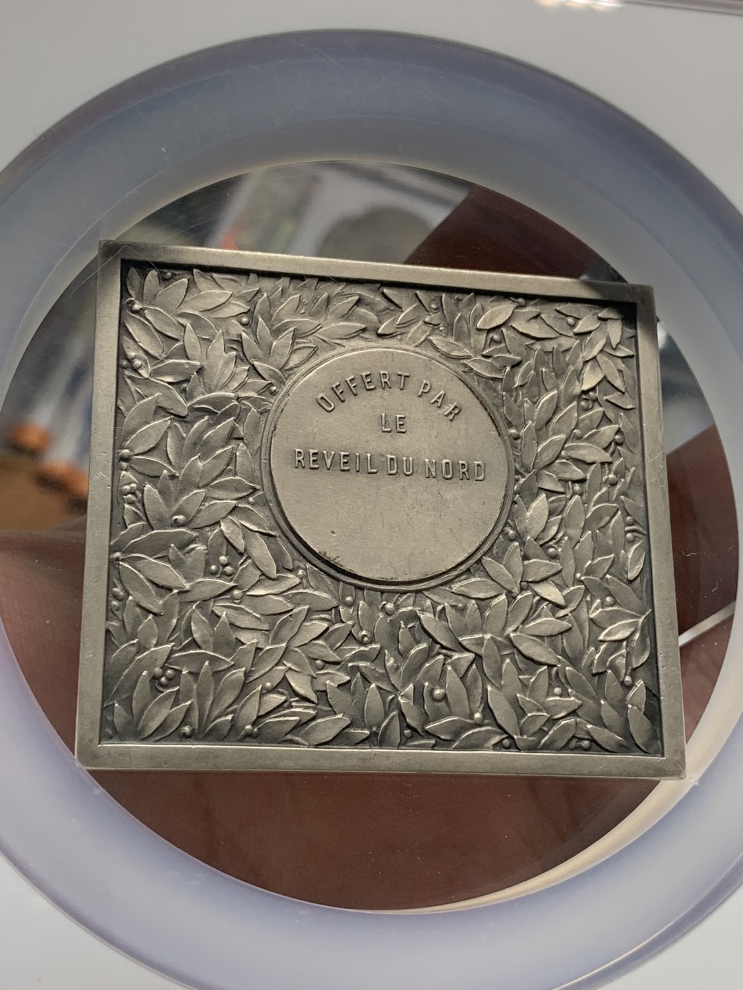 《竞宝斋》第93场-本周日，周一2场连拍（全场不限金额包邮） NGC-MS63 法国1930年代「诺尔晨报」装饰艺术大银章 首见 60X54MM 大规格  大盒封装