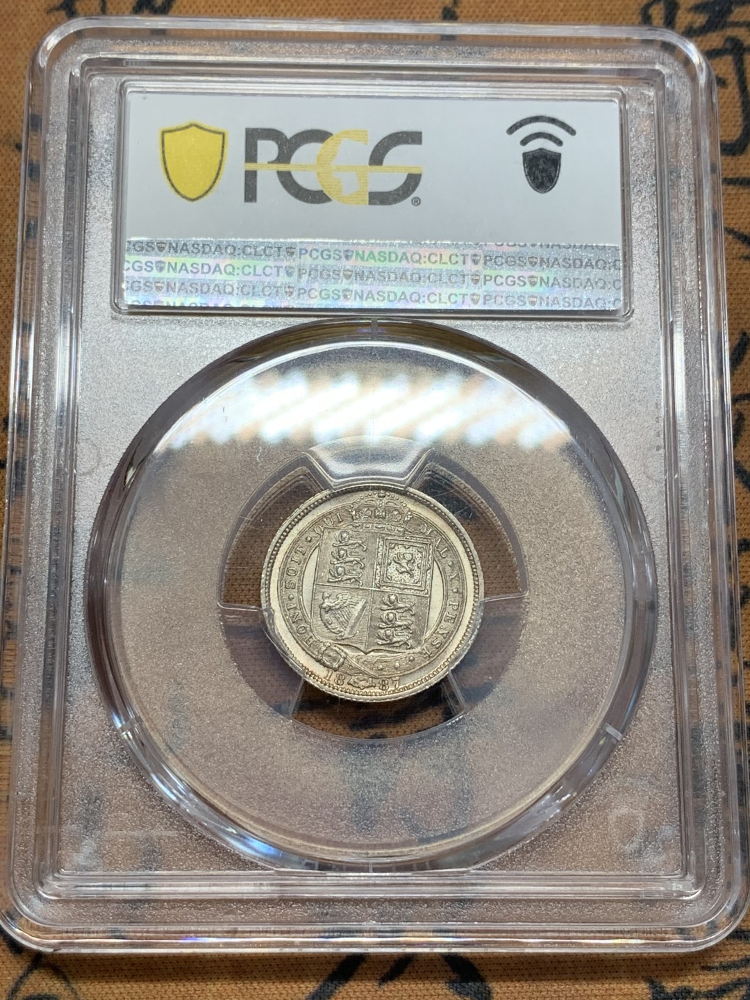 《竞宝斋》第93场-本周日，周一2场连拍（全场不限金额包邮） PCGS MS63 英国 1887年 维多利亚6便士，盾徽版，设计精细，曝光带银霜。配套不可或缺