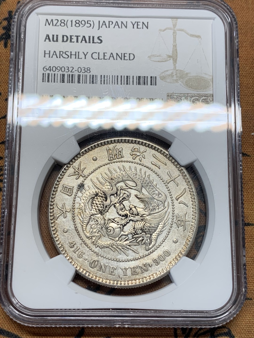 《竞宝斋》第93场-本周日，周一2场连拍（全场不限金额包邮） NGC AU 日本 1895年 明治二十八年 日龙 壹元 银币 细节不错 后面胶带包浆