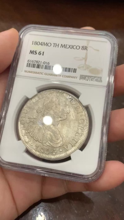 《竞宝斋》第93场-本周日，周一2场连拍（全场不限金额包邮） NGC MS61 墨西哥 1804年 卡洛斯四世 8R 双柱 大银币 正反深打 发纹清晰 难得