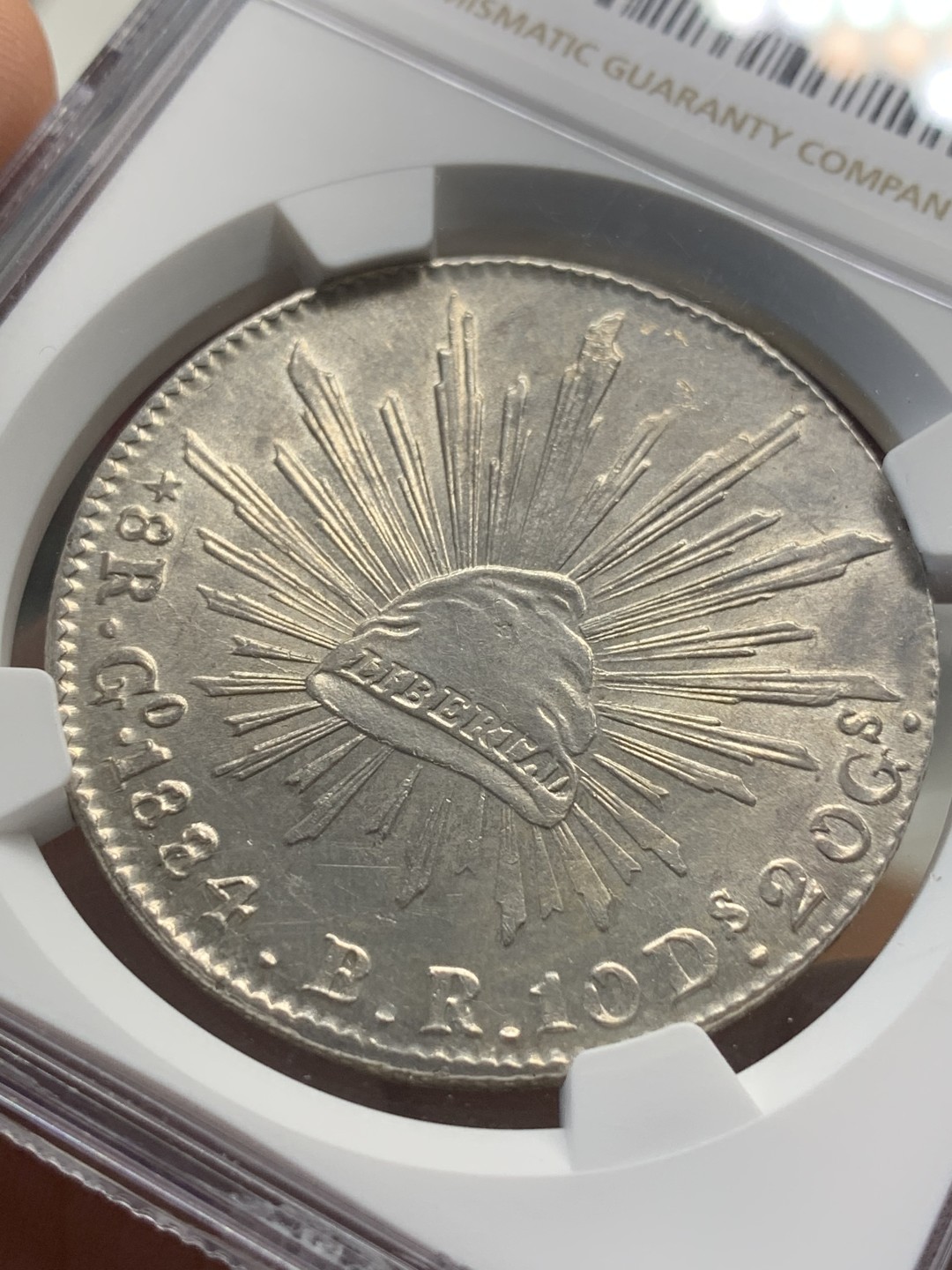 《竞宝斋》第93场-本周日，周一2场连拍（全场不限金额包邮） NGC MS62  墨西哥 1884年GO 版 8R 鹰洋 大银币 状态细节都很好 羽毛全