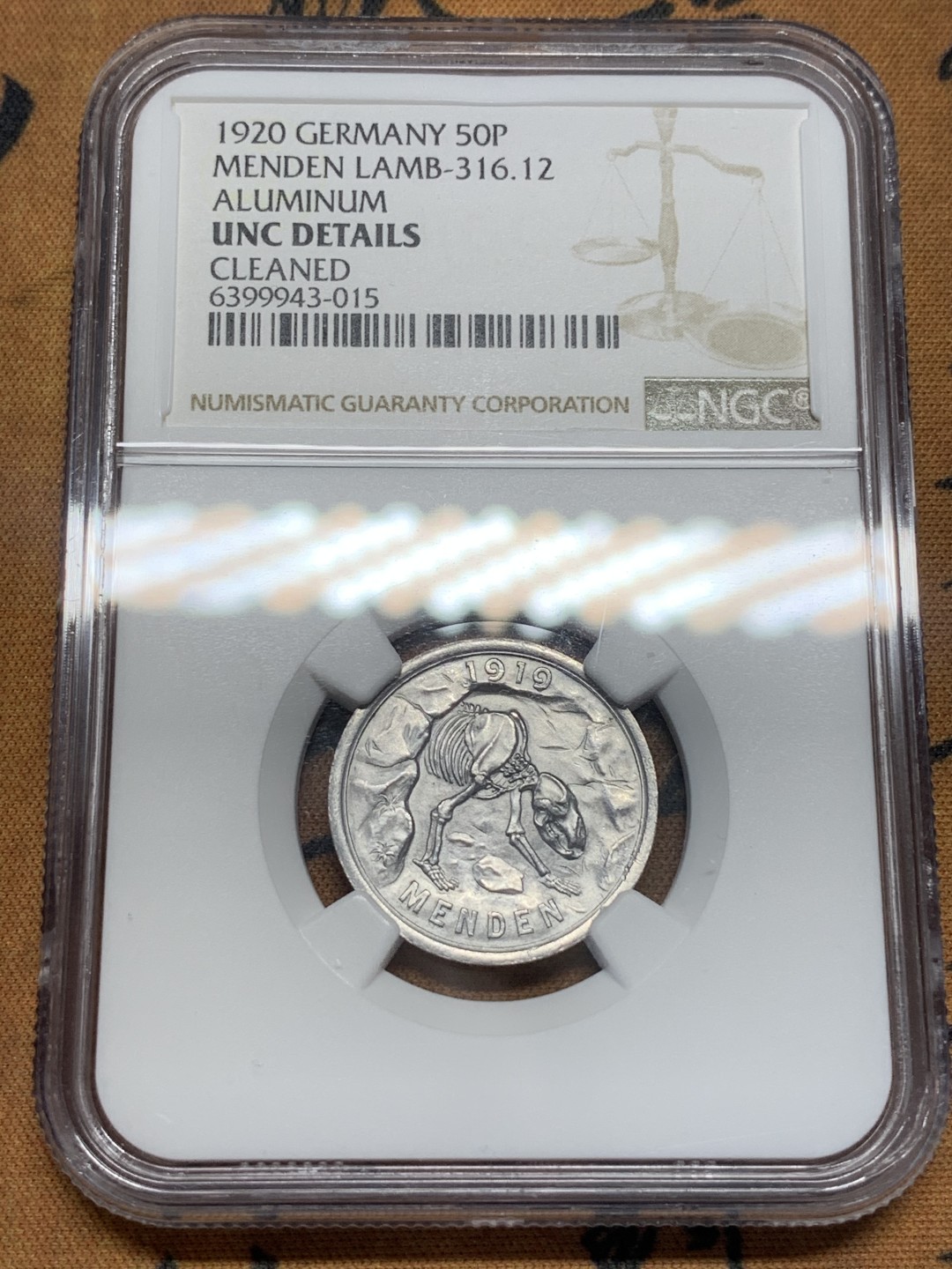 《竞宝斋》第93场-本周日，周一2场连拍（全场不限金额包邮） NGC-UNCD 德紧名誉品 门登洞熊1920年50芬尼铝币 打制深峻带原光 可惜给了清洗