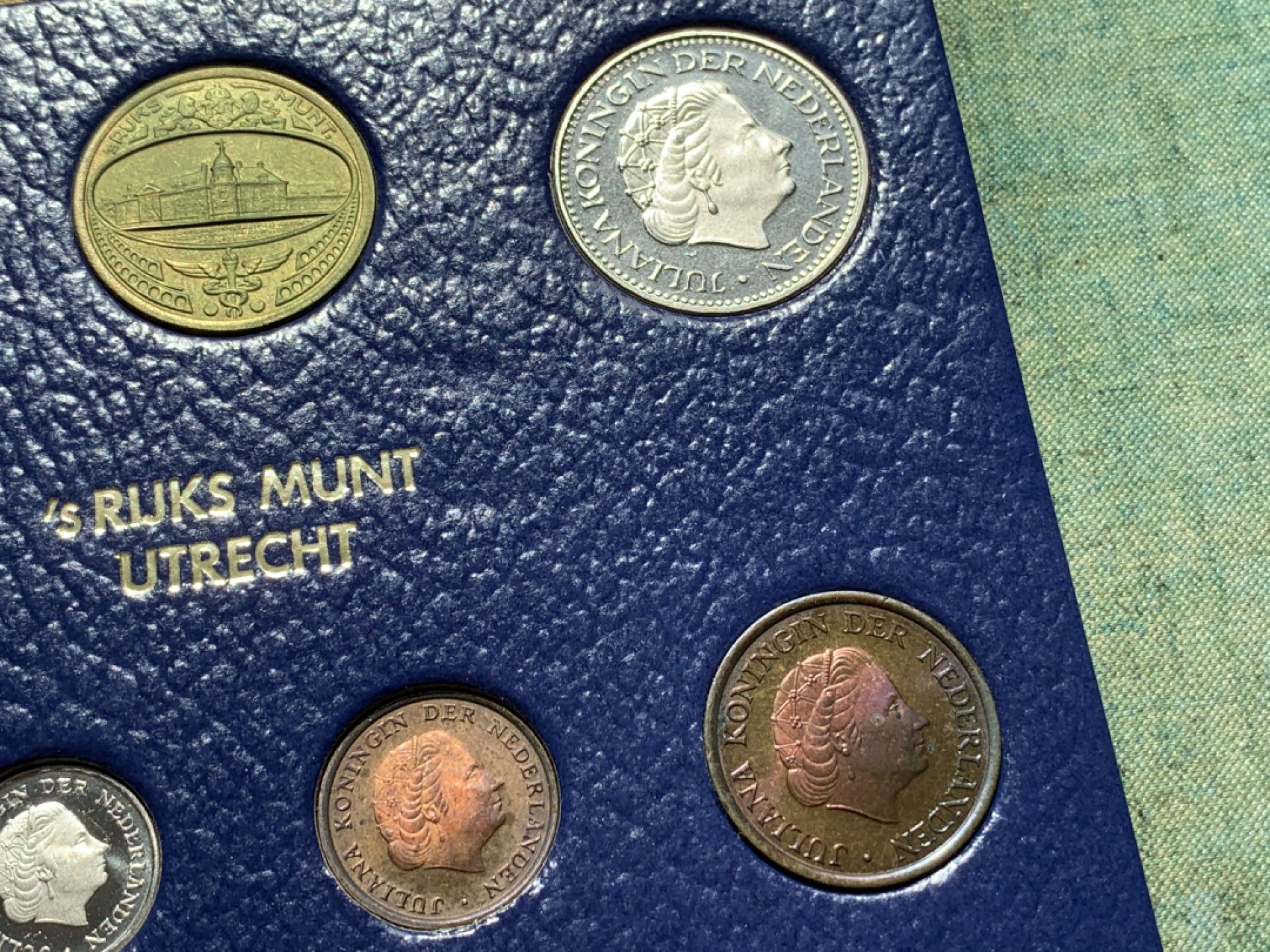 《竞宝斋》第93场-本周日，周一2场连拍（全场不限金额包邮） 荷兰1979年 朱丽安娜精制套币 一组7枚