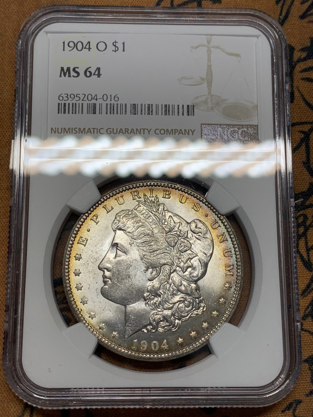 《竞宝斋》第93场-本周日，周一2场连拍（全场不限金额包邮） NGC-MS64 美国1904-O年 摩根一元大银币 环彩包浆 非常棒