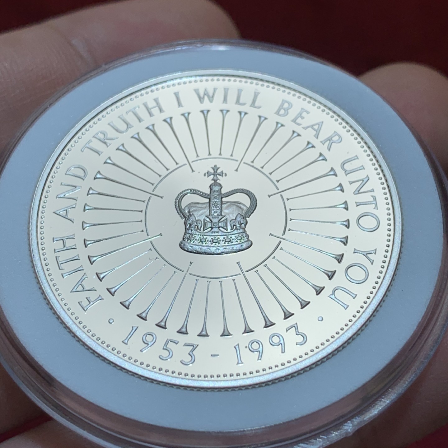 《竞宝斋》第93场-本周日，周一2场连拍（全场不限金额包邮） PL镜面  1993年 5英镑 伊丽莎白二世登基50周年 精制银币 925银  完美镜面光彩照人 妥善保存状态非常好