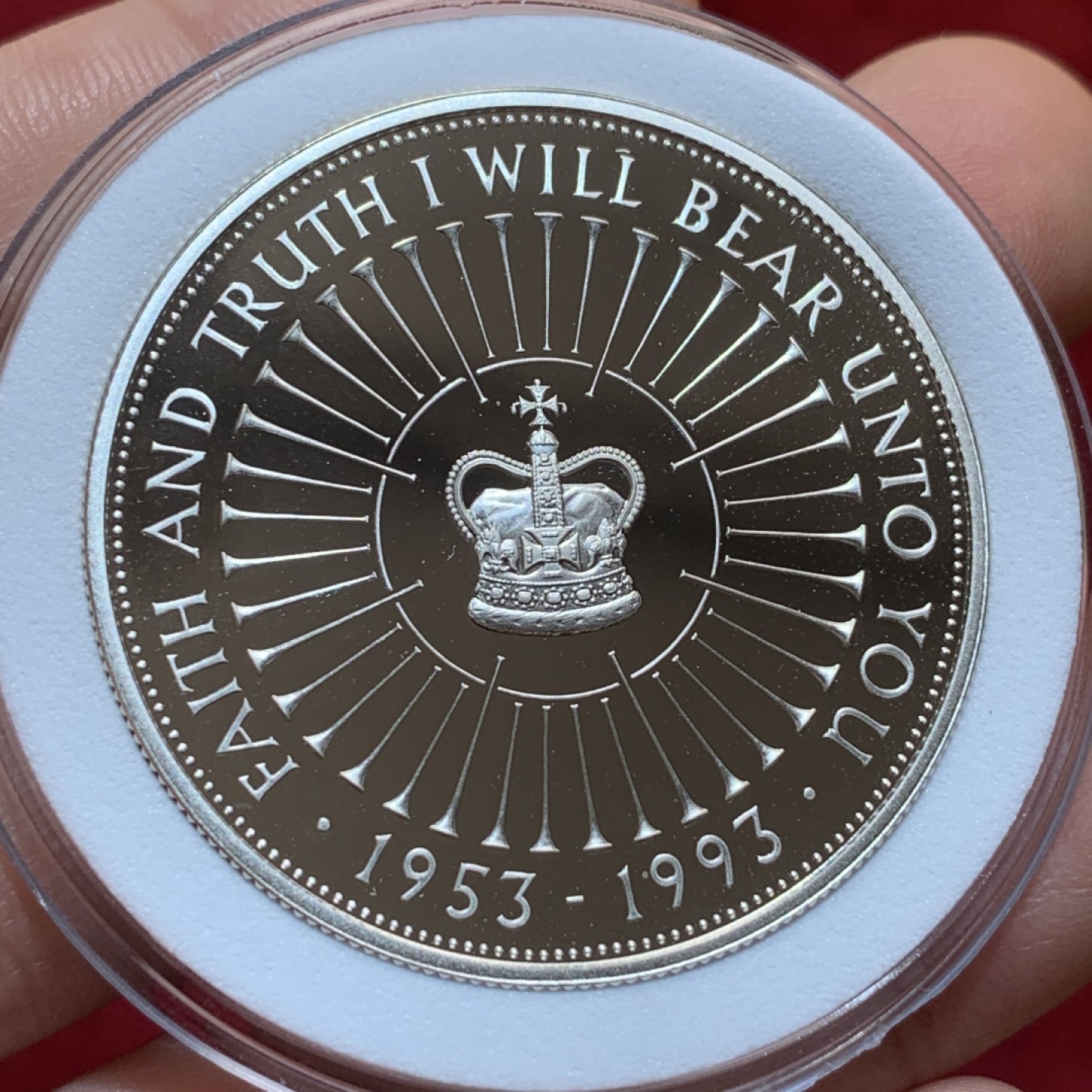 《竞宝斋》第93场-本周日，周一2场连拍（全场不限金额包邮） PL镜面  1993年 5英镑 伊丽莎白二世登基50周年 精制银币 925银  完美镜面光彩照人 妥善保存状态非常好