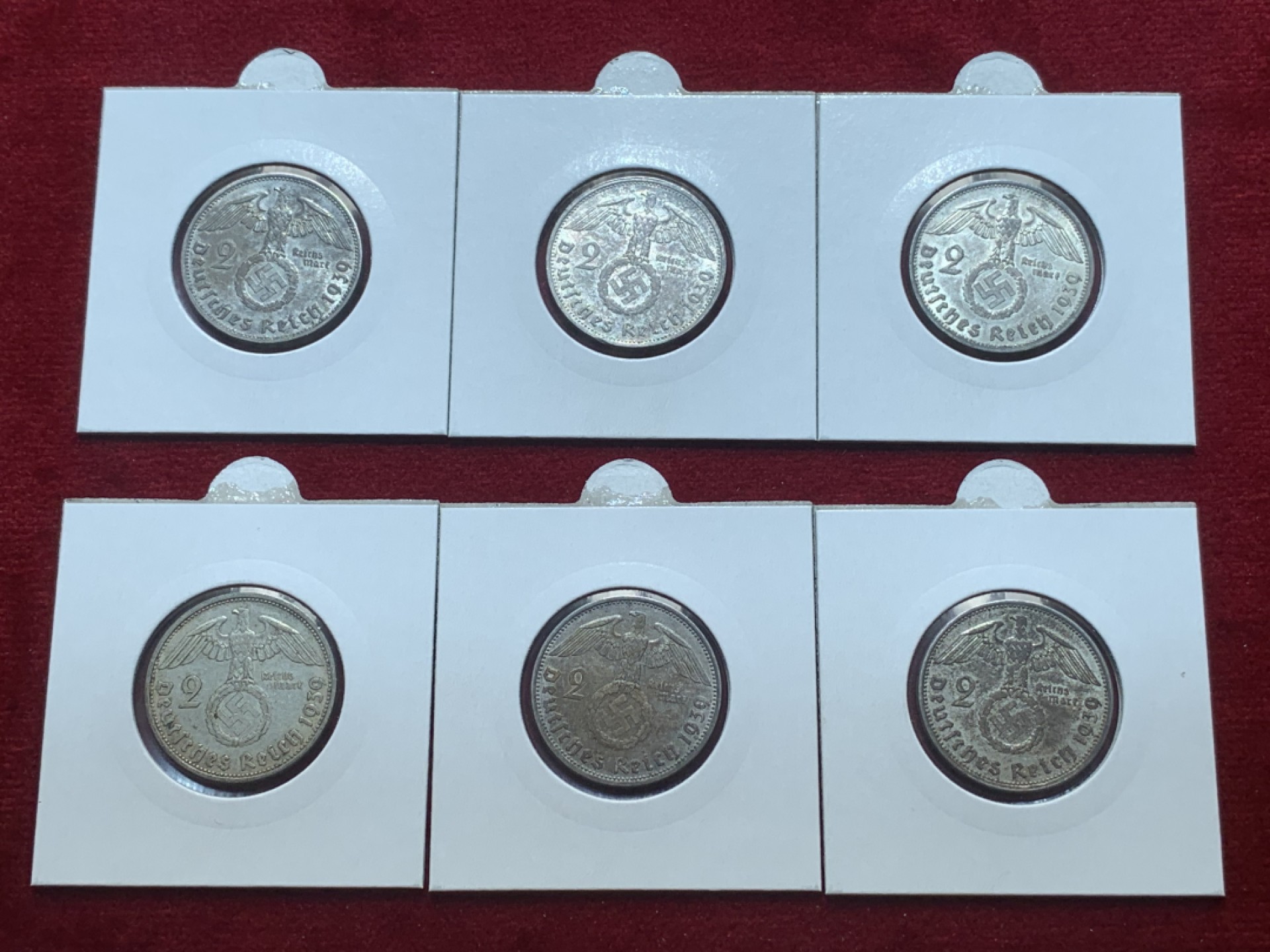 《竞宝斋》第93场-本周日，周一2场连拍（全场不限金额包邮） 兴登堡 2马克银币  1939年ADEFGJ六厂，E厂发行量250825枚，存量特别少 裸币，灯塔纸夹