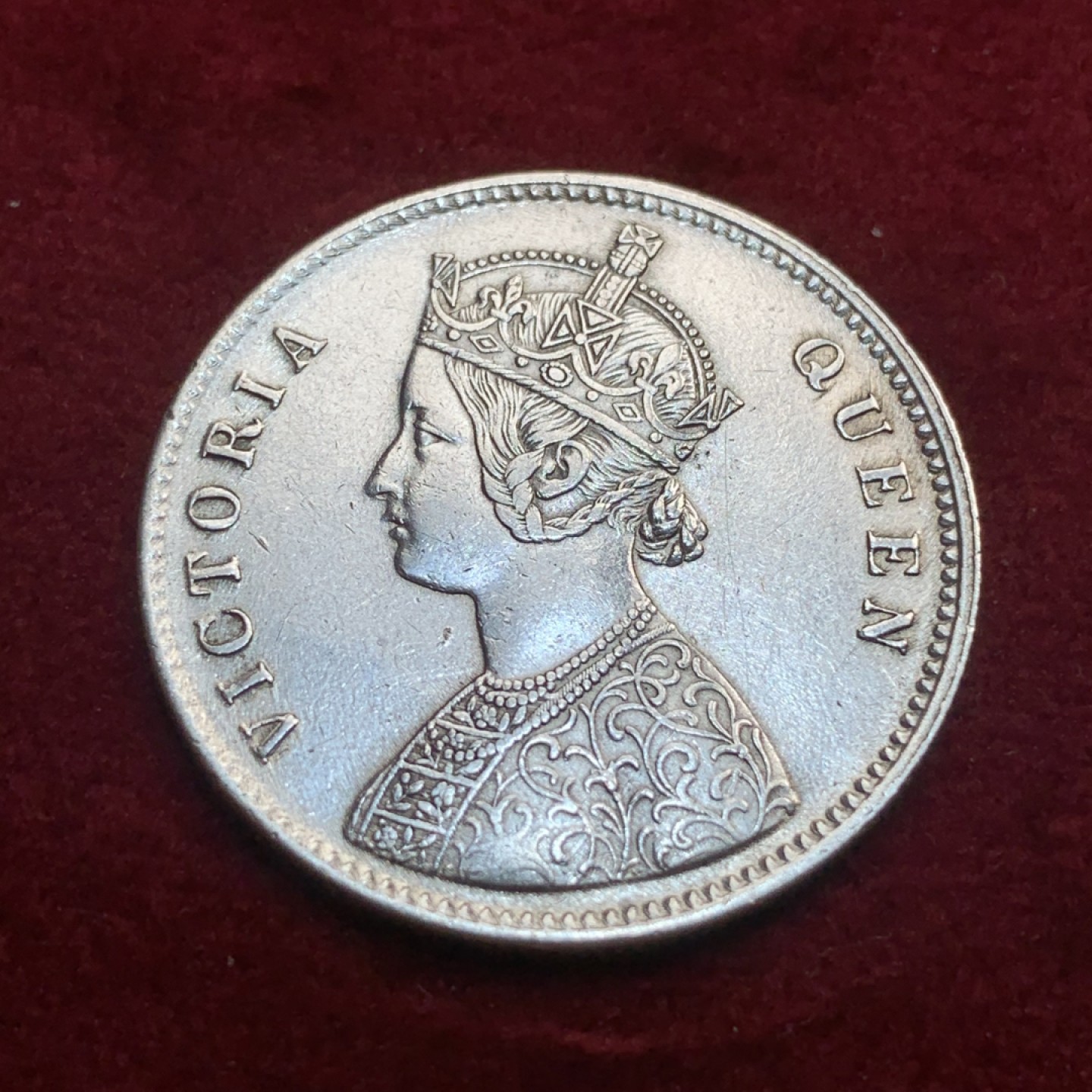 《竞宝斋》第93场-本周日，周一2场连拍（全场不限金额包邮） 1862 首年版 英属印度1卢比 银币 细节好 实惠的维多利亚