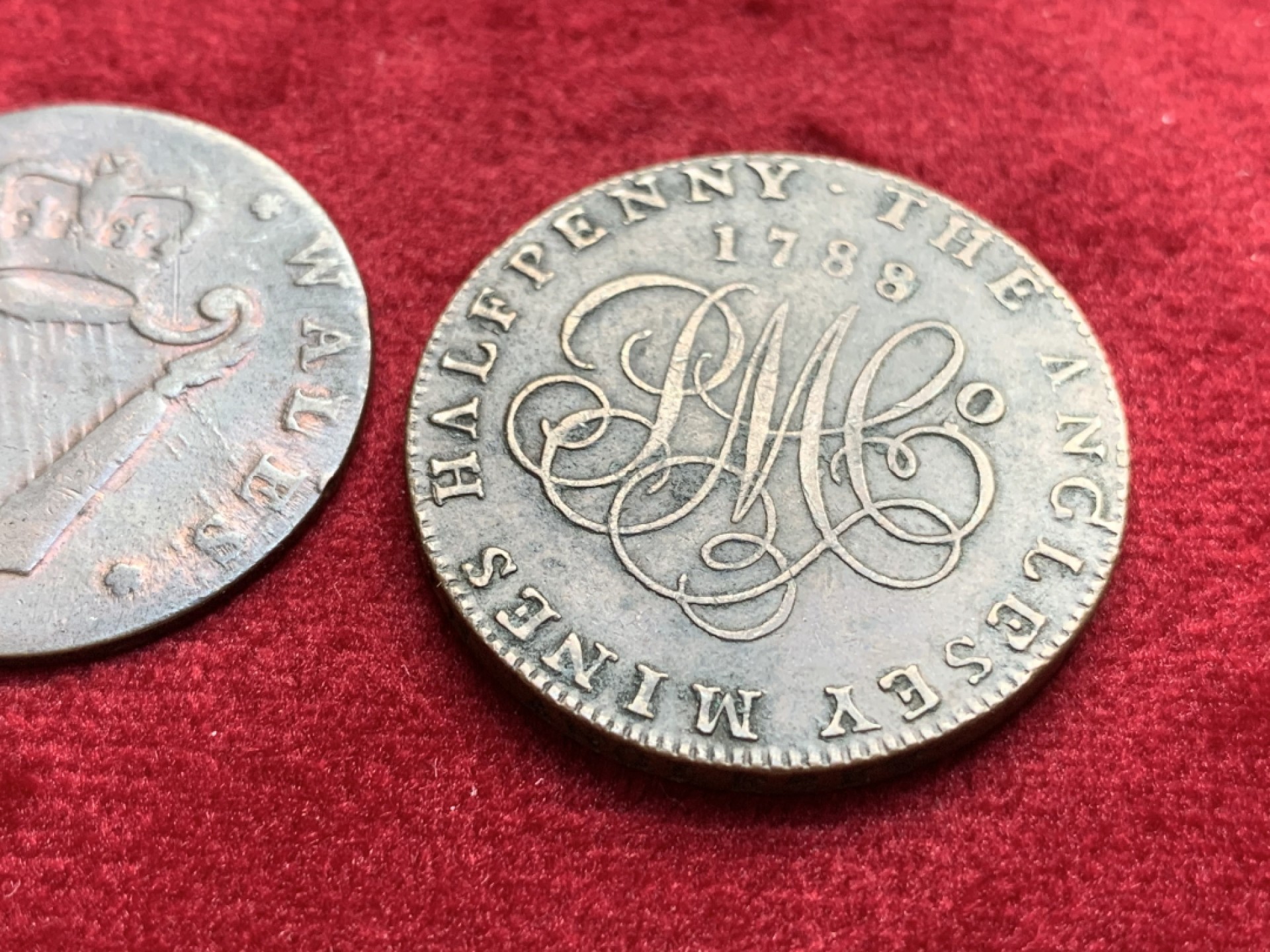 《竞宝斋》第93场-本周日，周一2场连拍（全场不限金额包邮） 英系代币两枚  1788利物浦半便士铜币/爱尔兰地区铜代币 1788超厚  爱尔兰代币少见