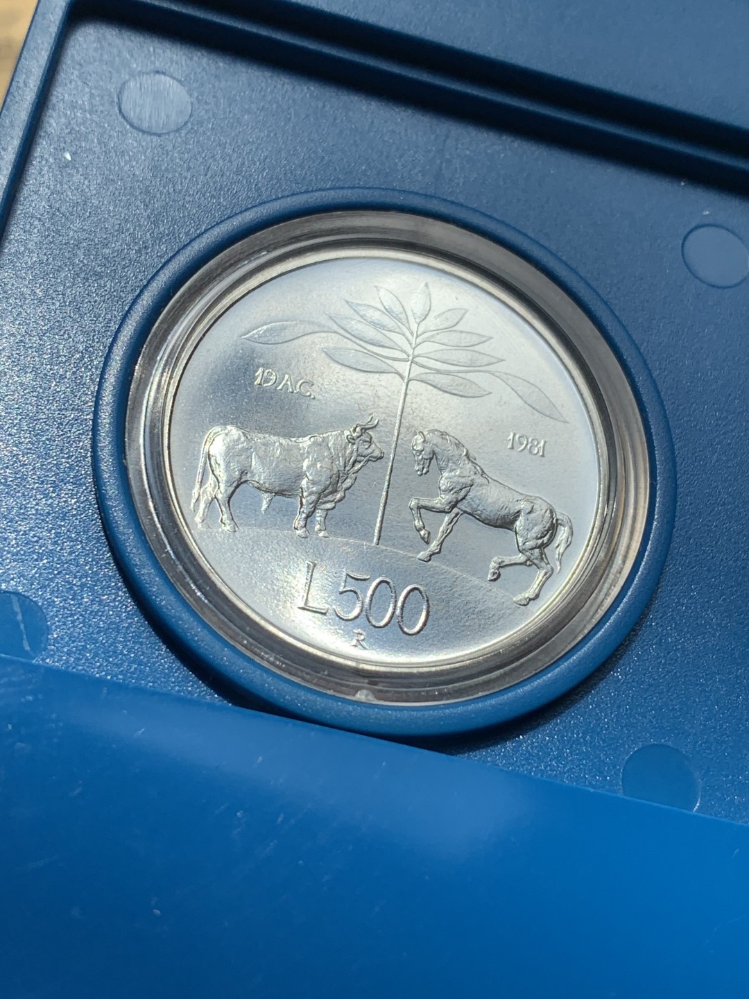 《竞宝斋》第93场-本周日，周一2场连拍（全场不限金额包邮） 原盒证书 意大利 1981年 维吉尔逝世200周年纪念 500里拉银币