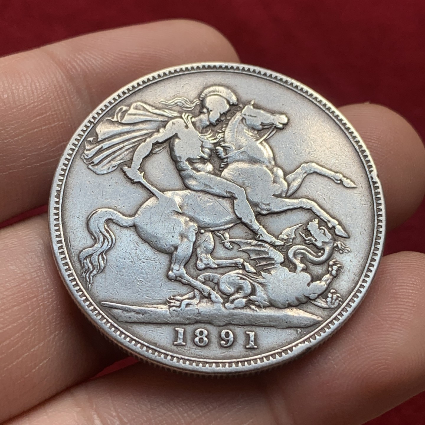 《竞宝斋》第93场-本周日，周一2场连拍（全场不限金额包邮） 英国 1891年 维多利亚 高冠1克朗 马剑银币  满满的岁月痕迹