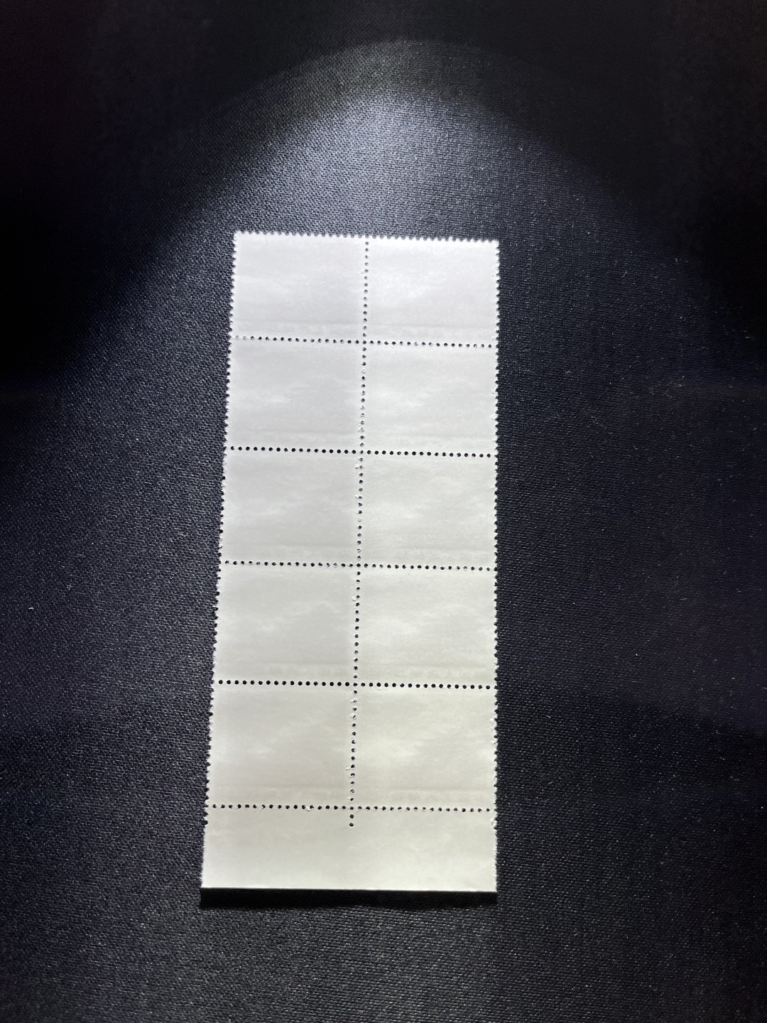洪涛臻品 精选邮票限时拍卖第二十期 普无号  8分天安门红太阳，厂名，10方连，收藏级品相一组，三俗稀缺，版撕嘎嘎绝，红色图案非常漂亮，正红背白，集邮册中必不可少的一组，版撕精品小票，多多益善，价值洼地，全品可评级，所有拍品包过灯，注意捡漏