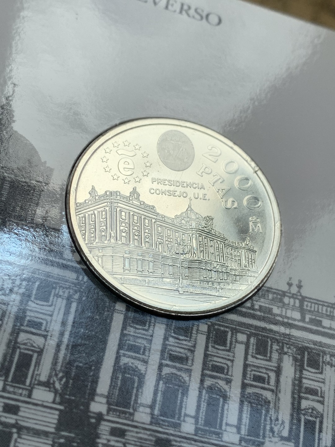 《竞宝斋》第93场-本周日，周一2场连拍（全场不限金额包邮） 卡装西班牙1995年 欧盟理事会纪念 2000比塞塔 大银币  18克 925银