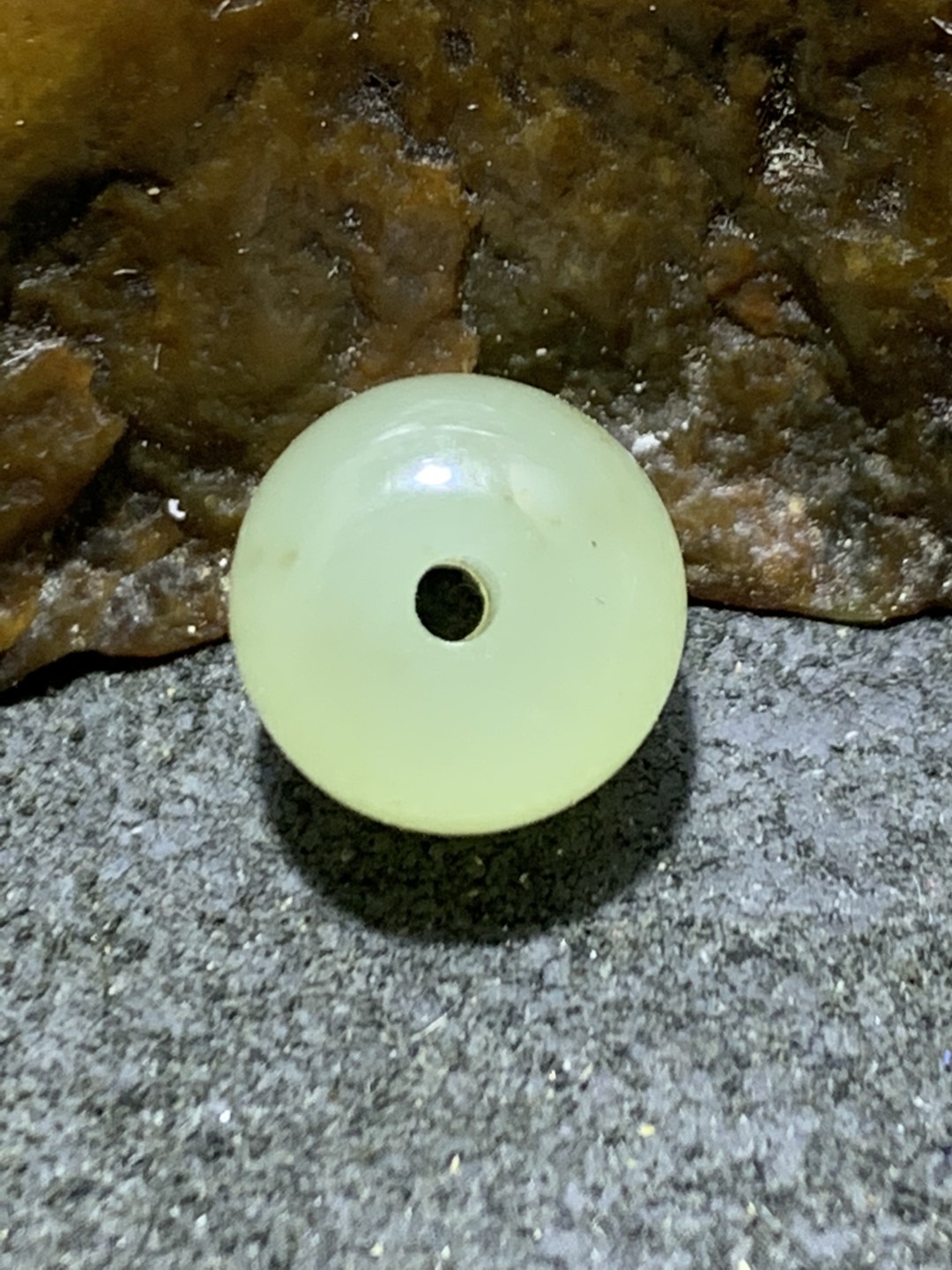 天然青海料和田玉水草沁随形桶珠一颗