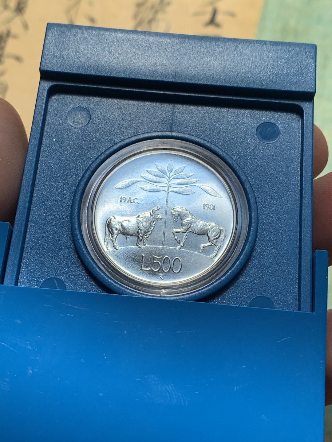 《竞宝斋》第93场-本周日，周一2场连拍（全场不限金额包邮） 原盒证书 意大利 1981年 维吉尔逝世200周年纪念 500里拉银币