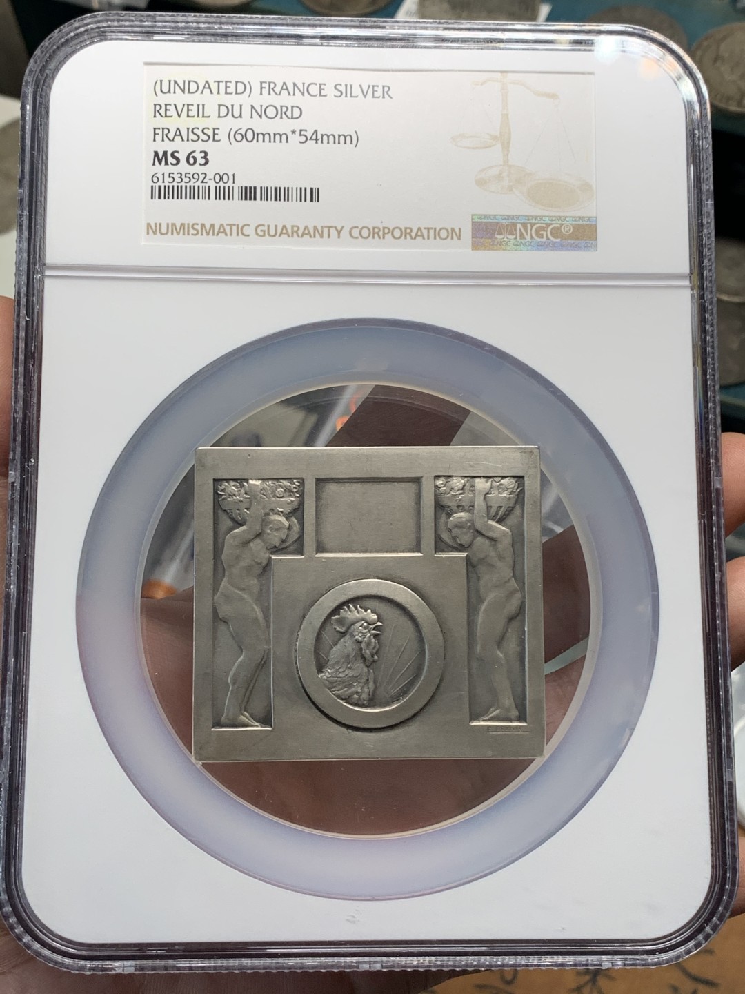 《竞宝斋》第93场-本周日，周一2场连拍（全场不限金额包邮） NGC-MS63 法国1930年代「诺尔晨报」装饰艺术大银章 首见 60X54MM 大规格  大盒封装