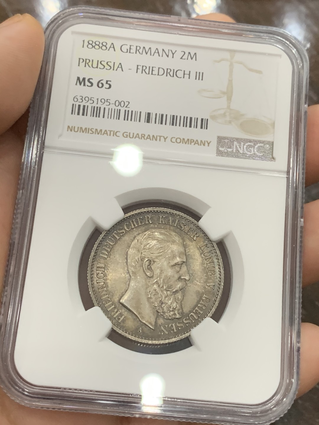 《竞宝斋》第93场-本周日，周一2场连拍（全场不限金额包邮） NGC-MS65 德国普鲁士 1888年 三皇之年2马克 银币 五彩包浆 非常棒的状态