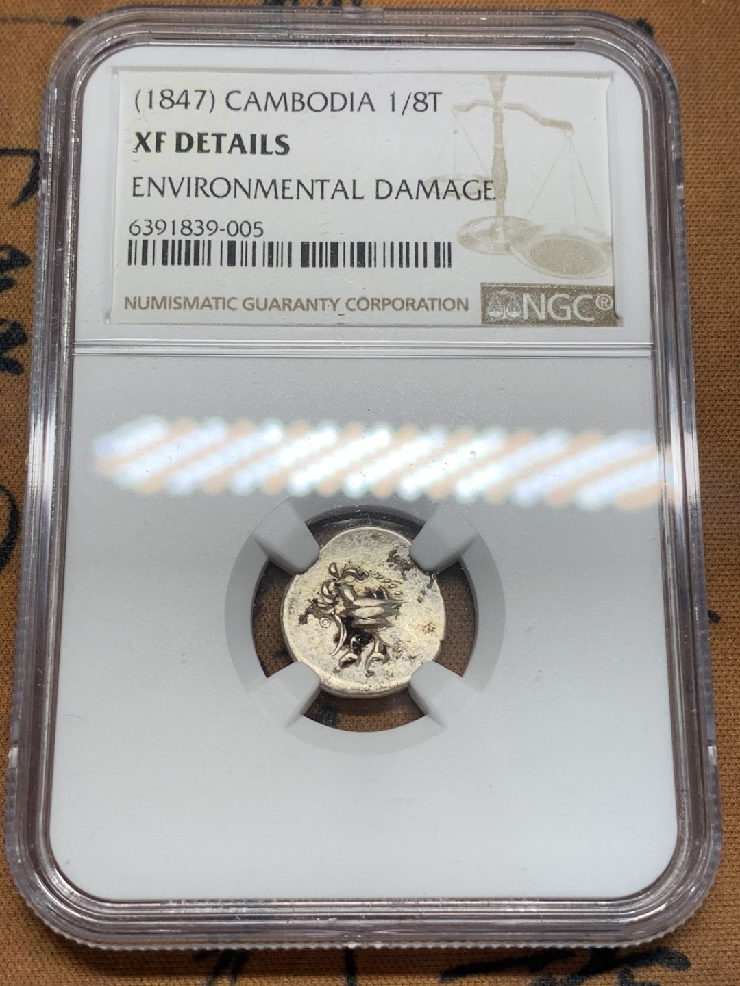《竞宝斋》第93场-本周日，周一2场连拍（全场不限金额包邮） NGC-XF97 柬埔寨金边王朝1847年1/8T红鸟打制银币 红鸟币品种繁多，流通时间较长。该币打制清晰，带原光，铸造于金边王朝安东统治时期。