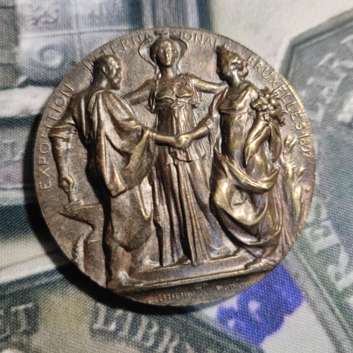 gush小明20220908周四 1897布鲁塞尔博览会纪念章 不是常见的红铜版，这枚青铜的不知道是同期其他版本还是后铸的，自行斟酌