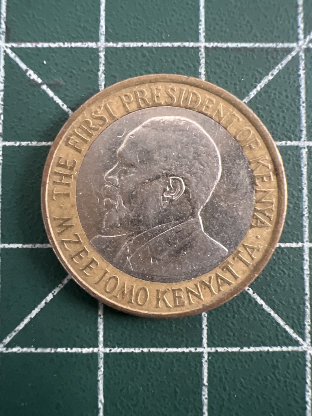 泡泡堂第八十期  世界硬币纪念章邮票专场（无押金，无佣金，捡漏，全场20包邮，偏远地区除外） 肯尼亚十先令老年