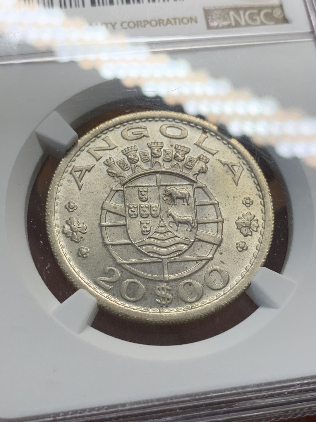 《竞宝斋》第93场-本周日，周一2场连拍（全场不限金额包邮） NGC-MS65 葡属安哥拉1955年20埃斯库多银币 高分好品