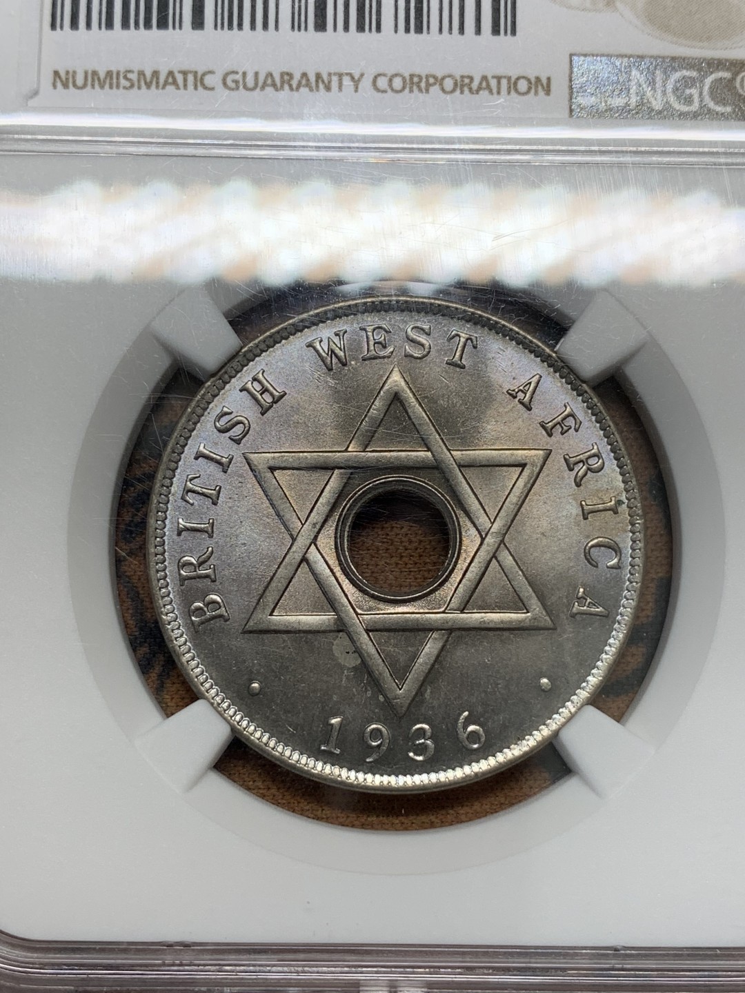 《竞宝斋》第93场-本周日，周一2场连拍（全场不限金额包邮） NGC-MS62 西非   1936年 1便士 白铜币 官方认证出版的爱德华八世版本的英殖民地钱币