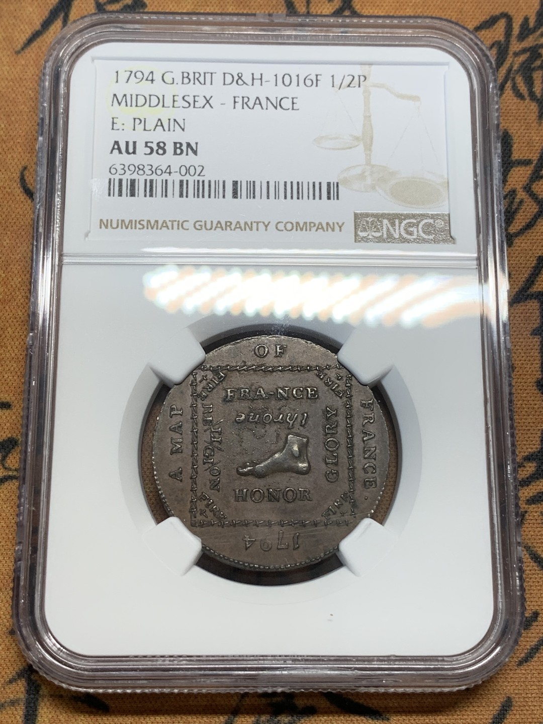 《竞宝斋》第93场-本周日，周一2场连拍（全场不限金额包邮） NGC-AU58BN 英国1794年半便士代币 英国对法国大革命后波旁王朝的嘲讽 正面的文字图案设计感强