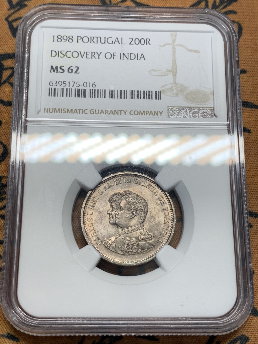 《竞宝斋》第93场-本周日，周一2场连拍（全场不限金额包邮） NGC-MS62 葡萄牙 1898年发现印度纪念 200R银币 五彩包浆 非常漂亮的毫子