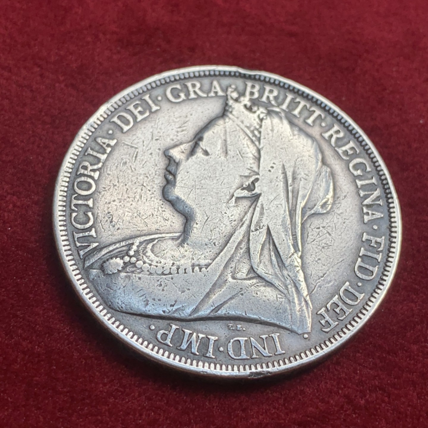 《竞宝斋》第93场-本周日，周一2场连拍（全场不限金额包邮） 英国1896年 维多利亚披纱版 1克朗 马剑 银币