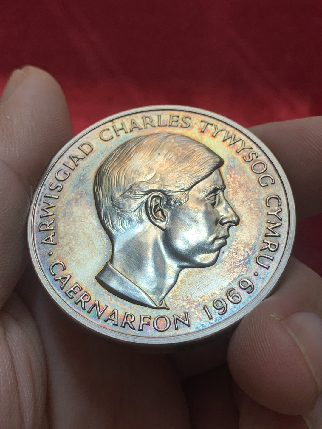 《竞宝斋》第93场-本周日，周一2场连拍（全场不限金额包邮） 1969年 英国 查尔斯王子 威尔士龙铜章 银章一对，皇家造币厂官方出品，银章重70克直径45毫米，非常压手，含银量925。铜章32毫米。查尔斯的币章不常见，现在是入场的最佳时机！