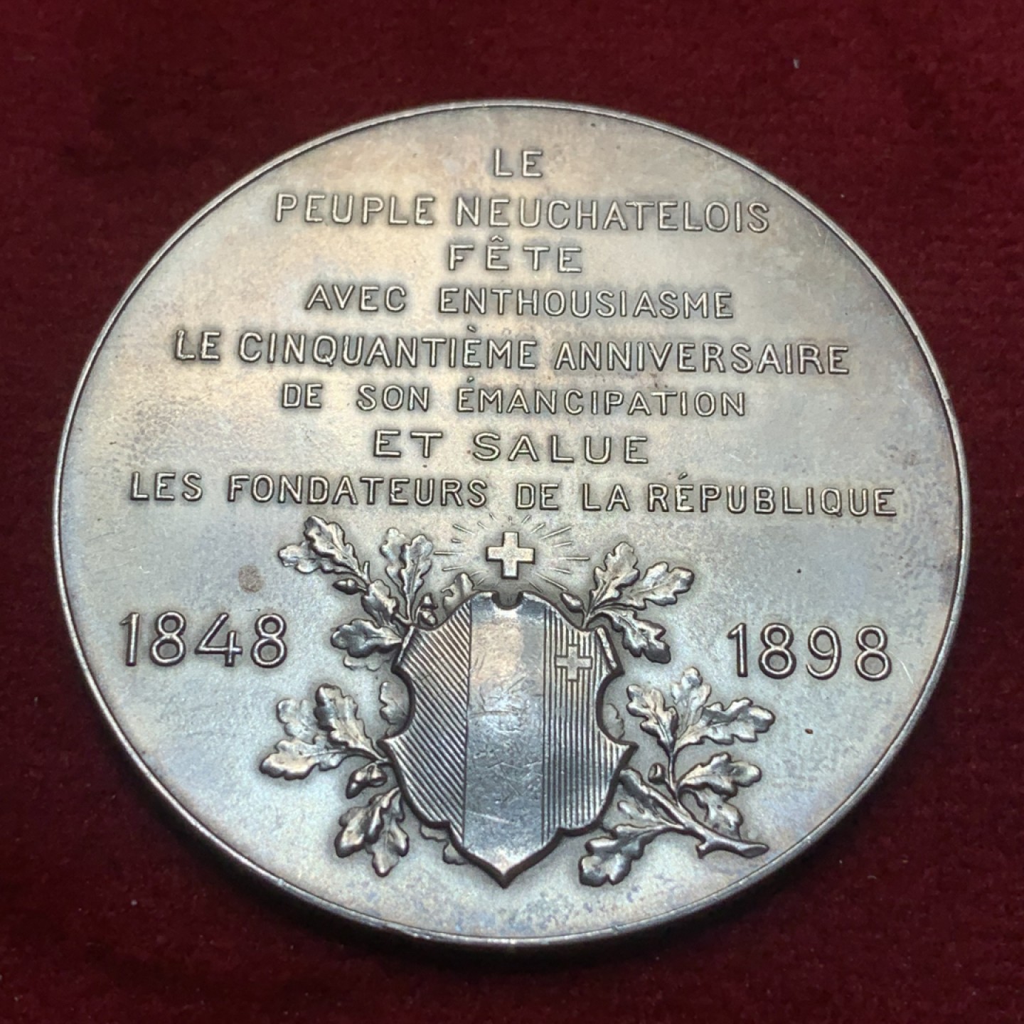 《竞宝斋》第93场-本周日，周一2场连拍（全场不限金额包邮） 1898年瑞士纳沙泰尔加入瑞士联邦50周年 大银章，直径48mm，重量45.1g。