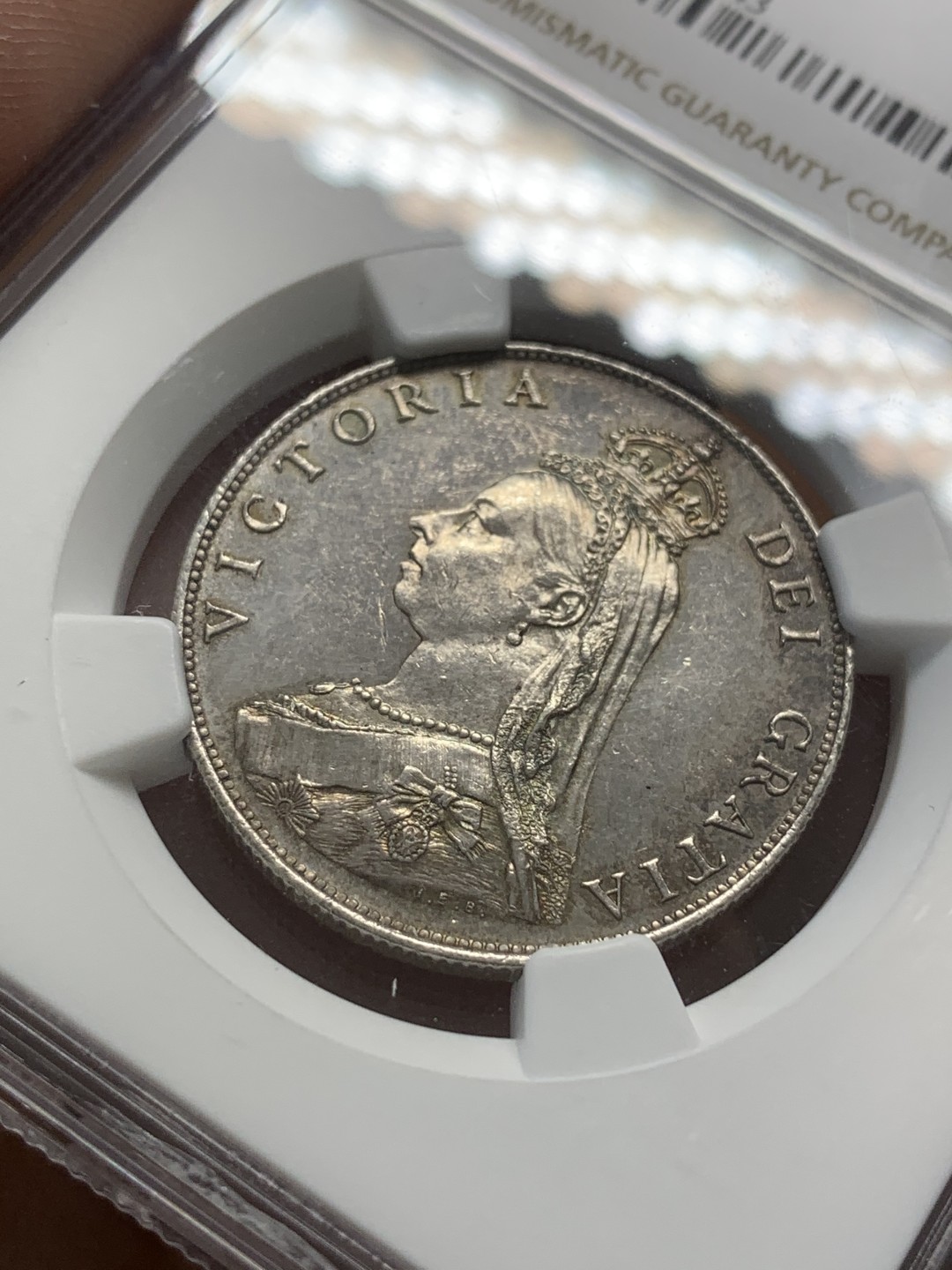 《竞宝斋》第93场-本周日，周一2场连拍（全场不限金额包邮） NGC-MS62 英国1887维多利亚高冠2先令