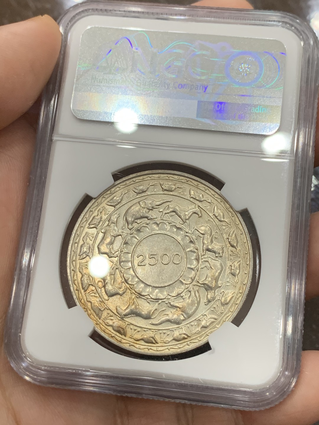 《竞宝斋》第93场-本周日，周一2场连拍（全场不限金额包邮） NGC-MS64 锡兰1957年纪念佛教建立2500周年5卢比大银币，热门品种，包浆漂亮，状态很好