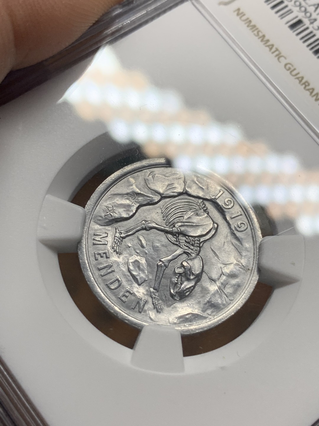 《竞宝斋》第93场-本周日，周一2场连拍（全场不限金额包邮） NGC-UNCD 德紧名誉品 门登洞熊1920年50芬尼铝币 打制深峻带原光 可惜给了清洗