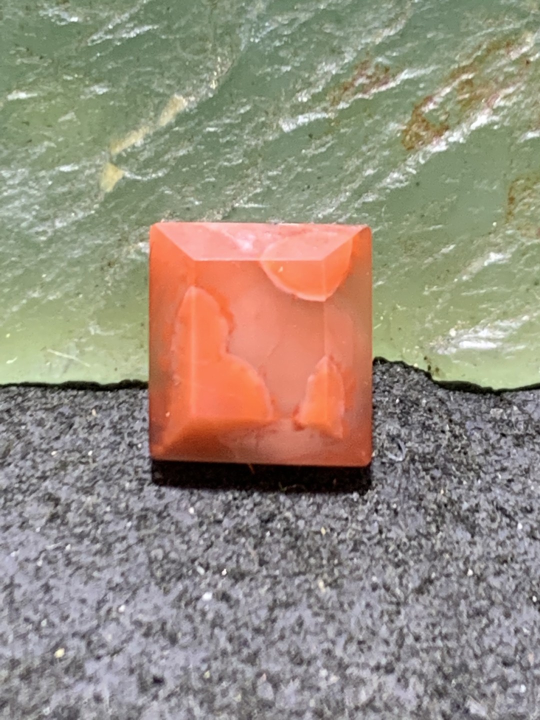 精美南红玛瑙钻石切戒面一个，